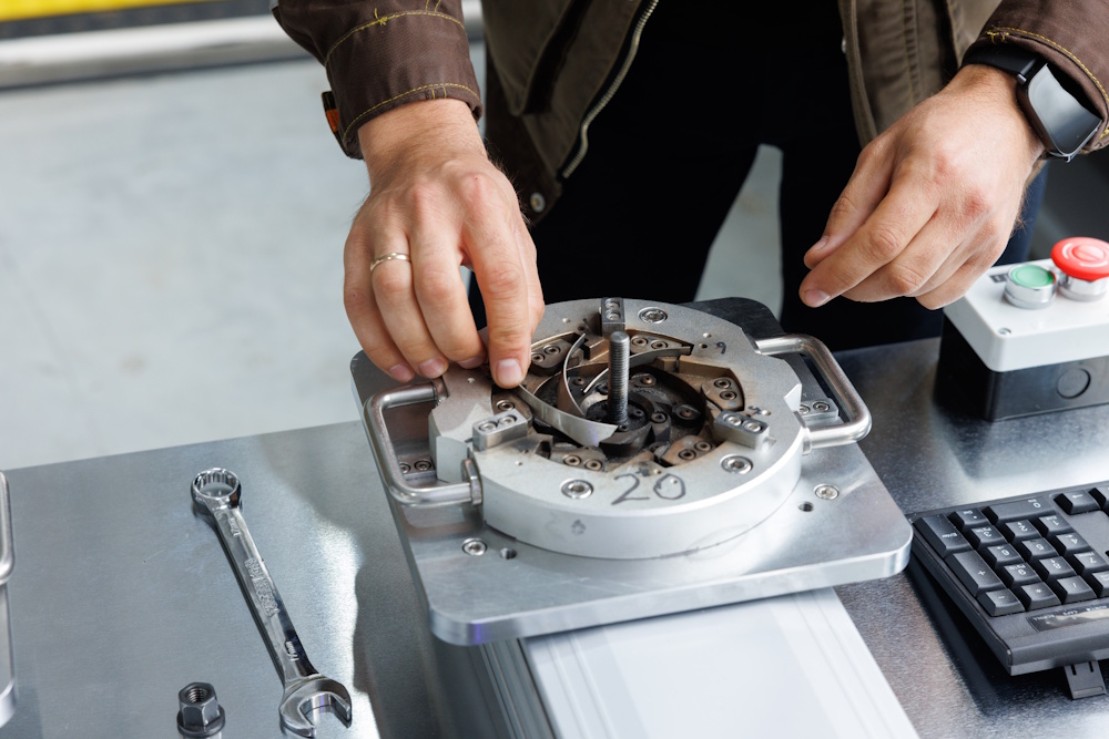 Установка компонентов рабочего колеса в форму